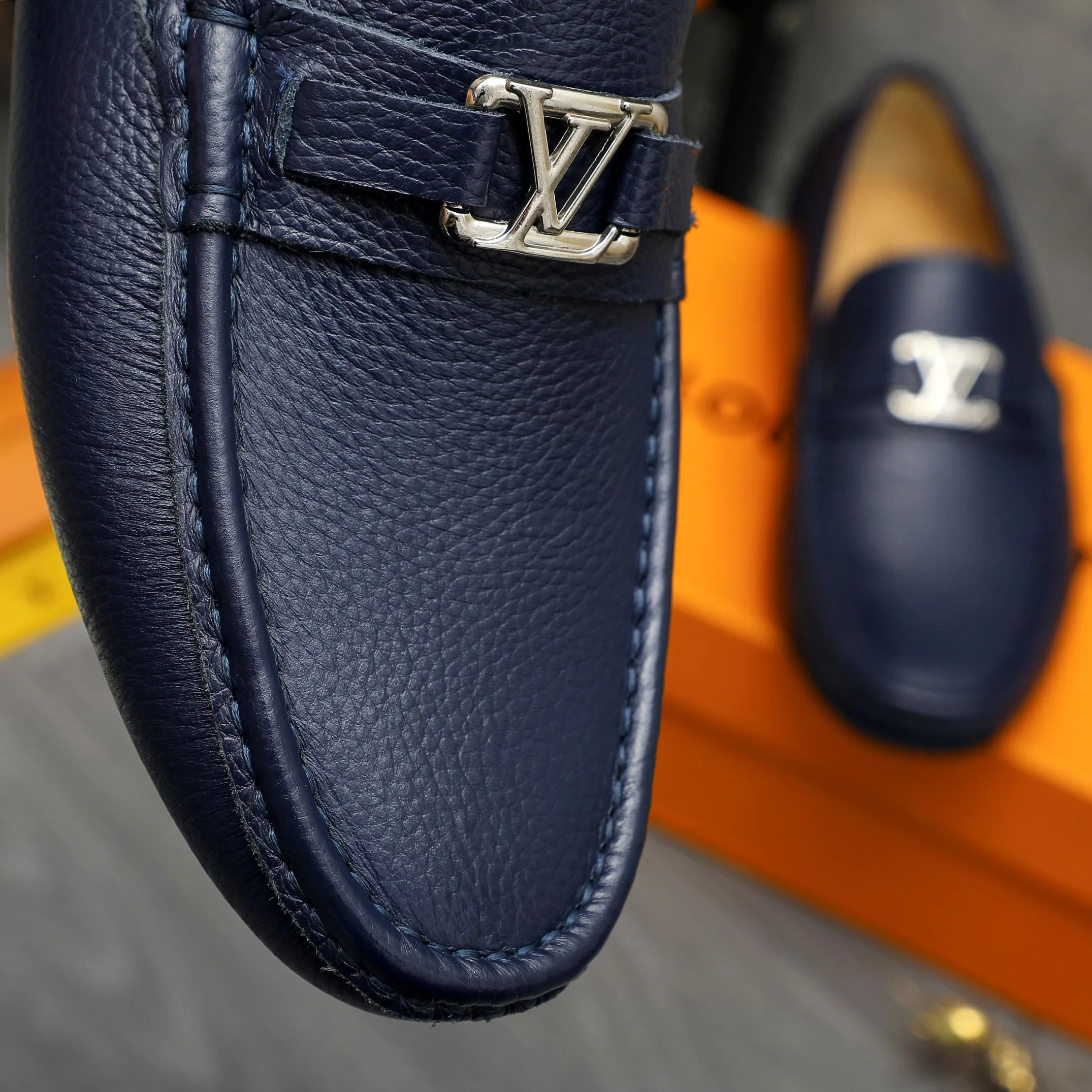 Men's shoes 💰p420 Product trademark: LV (Louis Vuitton) casual slip-on men's shoes Regular size: 38-44 Product materials: Selected pebbled cowhide upper, sheepskin lining, original rubber outsole